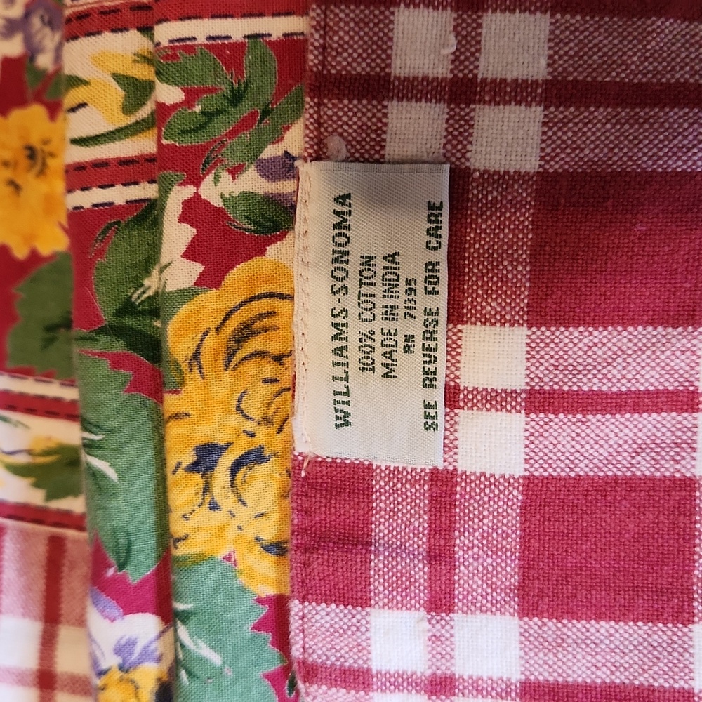 WILLIAMS SONOMA 68x108 Tablecloth with Eight Dinner Napkins. - Picture 3 of 6